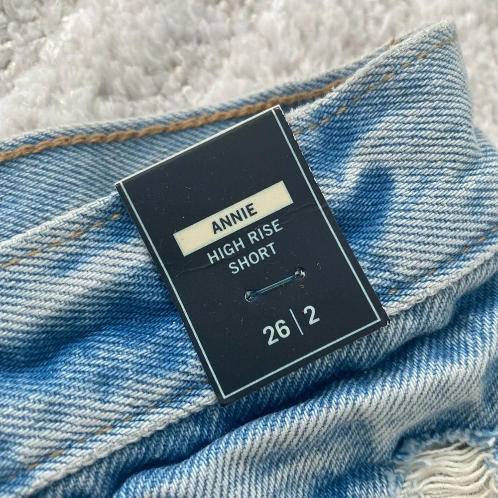NWT! - Abercrombie & Fitch Women’s Distressed Denim Shorts - Size 2 (26) - Picture 5 of 6